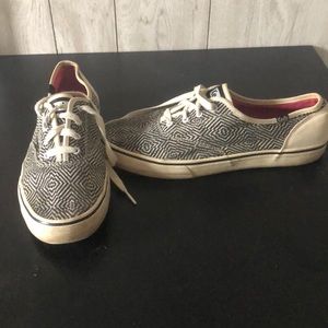 Kediri tennis shoes